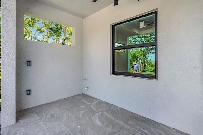 Building Photo - 212 Fairway Rd