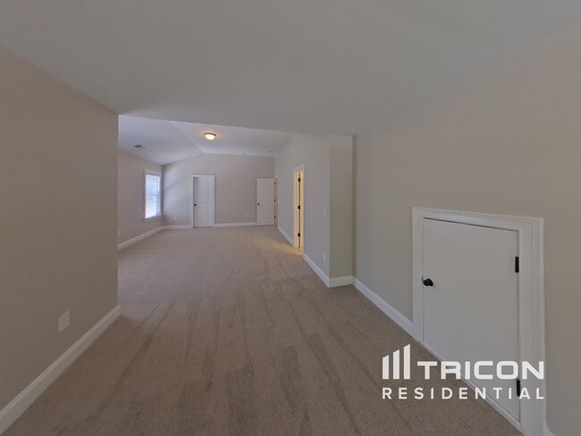 Building Photo - 105 Jaclaire Ln