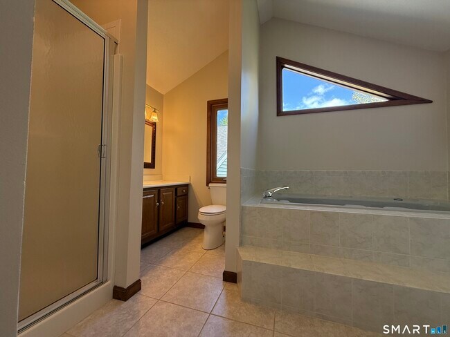 Building Photo - 504 Sandstone Dr