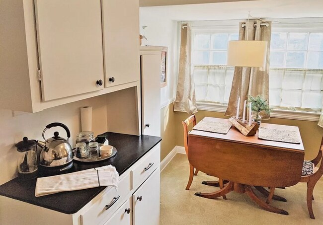 Building Photo - 3601 Glencairn Rd