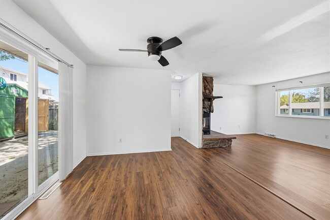 Building Photo - $2,140.95 - 3 bed/1 bath Home in Berthoud with a large backyard