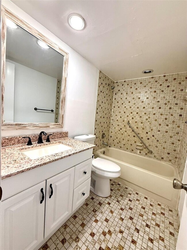 Building Photo - 5220 Las Verdes Cir