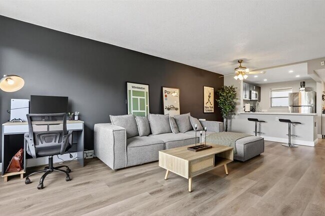 Building Photo - 2309 S Cypress Bend Dr