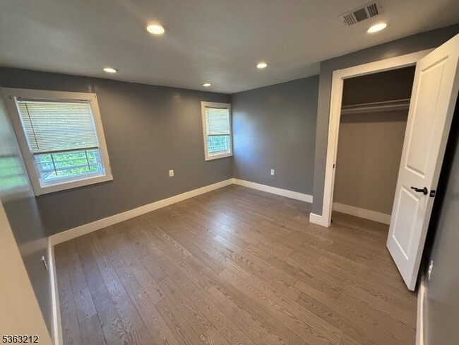 Building Photo - 284 Isabella Ave