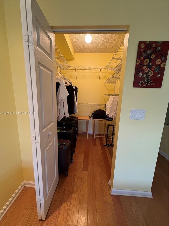 Building Photo - 17100 N Bay Rd