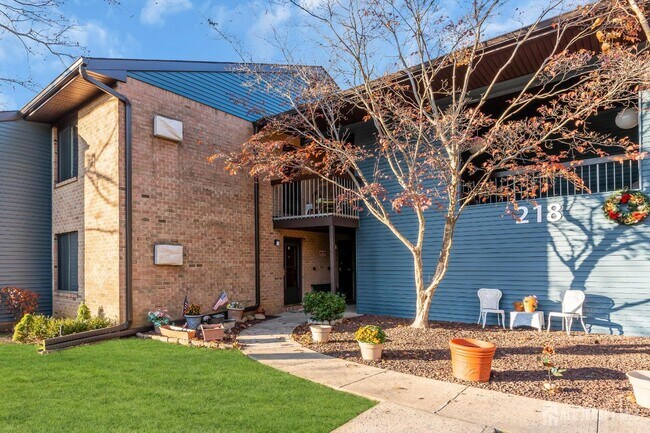 Building Photo - 218 Medford Ct