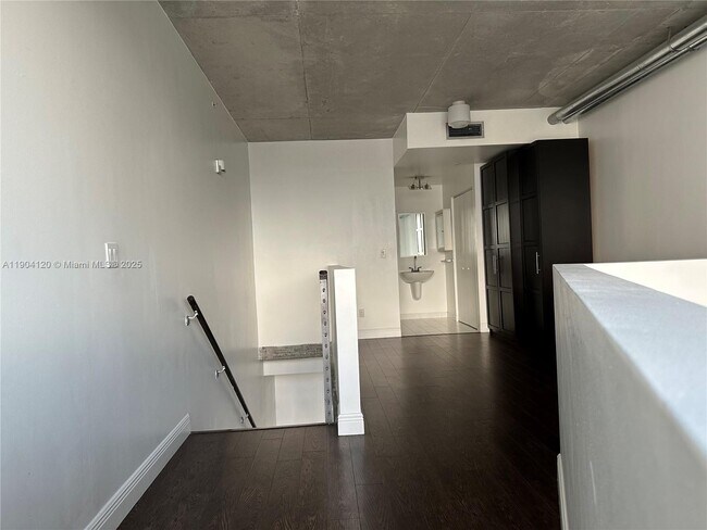 Building Photo - 690 SW 1st Ct