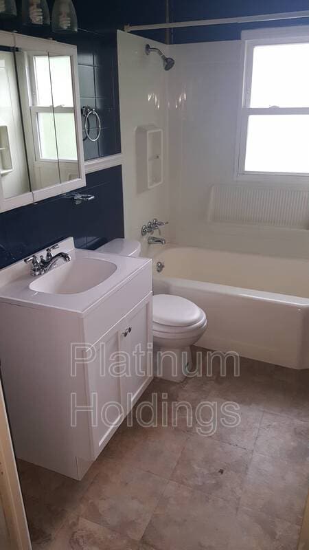 Building Photo - 4264 E 164th St