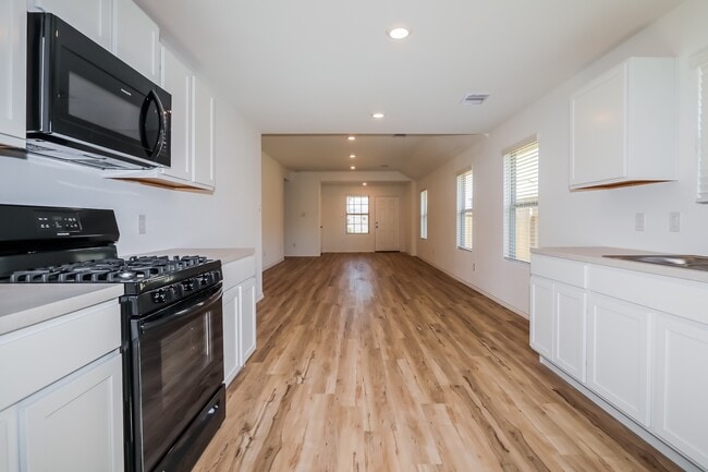 Building Photo - 11052 N Lake Mist Ln