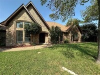 Building Photo - 532 Evergreen Dr