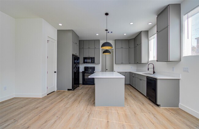 Building Photo - 1506 McKee St