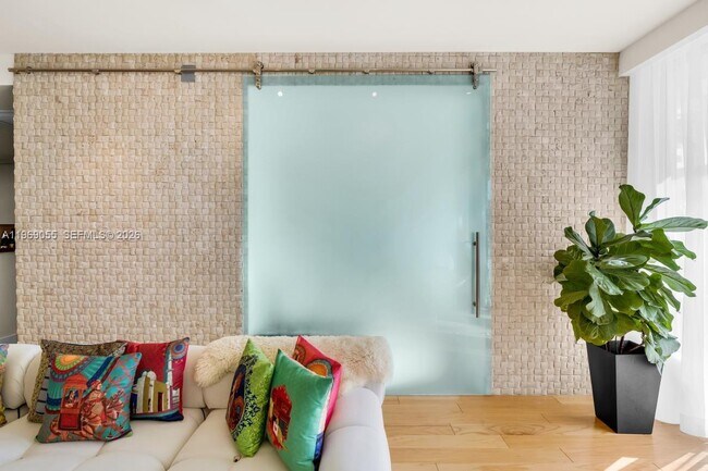 Building Photo - 10275 Collins Ave