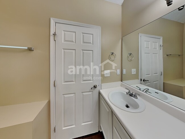 Building Photo - 84 Glen Ridge Dr