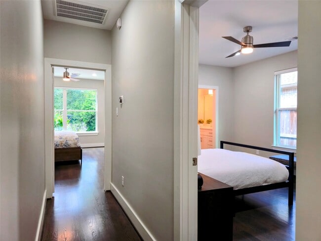 Building Photo - 19 Acorn Cluster Ct