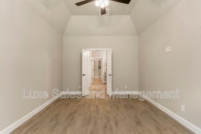 Building Photo - 4136 Abbey Pk Dr