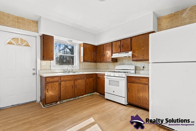 Building Photo - 118 E Del-A-Vue Ave