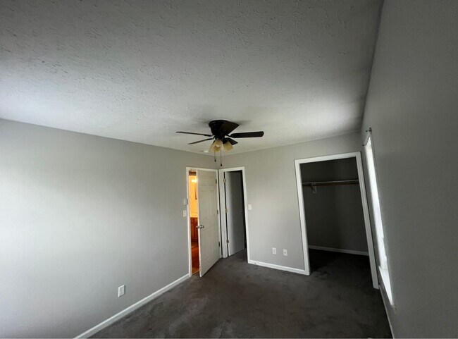 Building Photo - 3 Bed 1 Bath, Section 8 Accepted!!!
