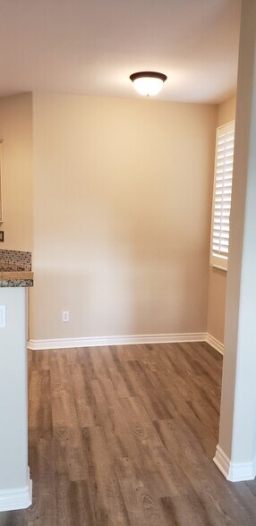 Breakfast nook or home office off Kitchen - 5532 Renaissance Ave