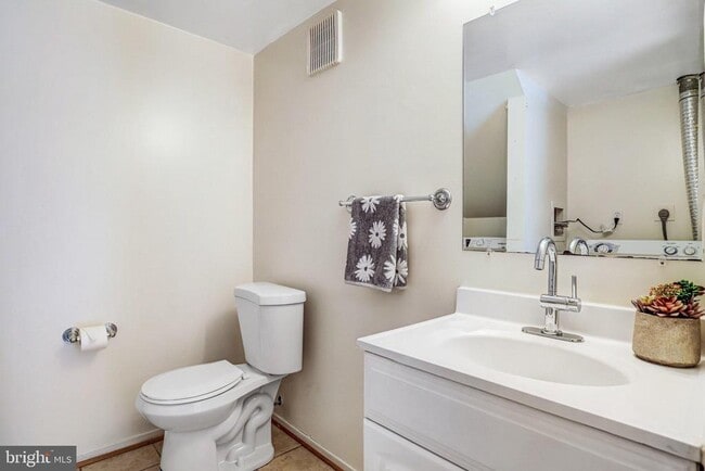 Building Photo - 9930 Brookridge Ct