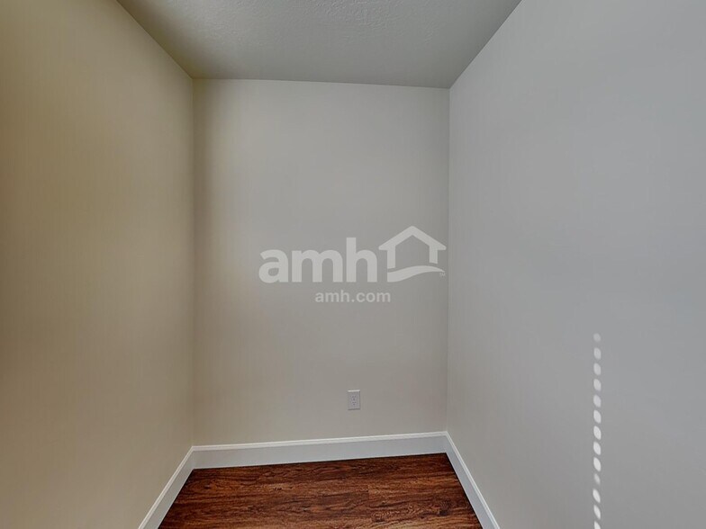 Building Photo - 4316 N Poplar St