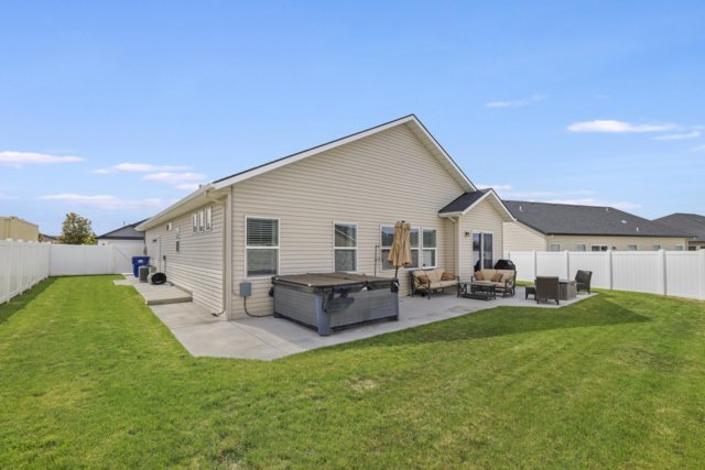 Building Photo - 1419 Blue Grouse Way