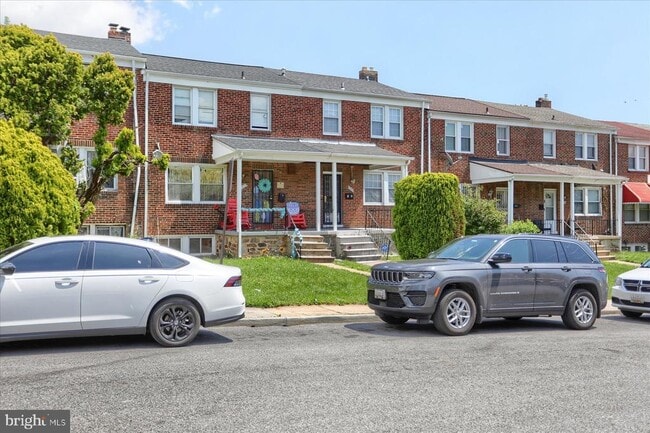 Building Photo - 1323 N Kenwood Ave