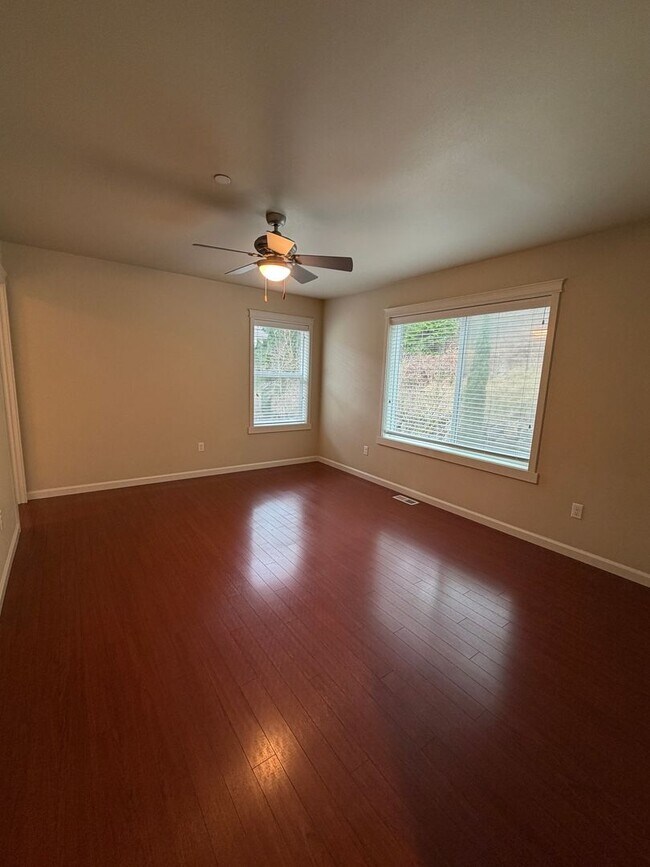 Building Photo - 1204 Burnside Pl