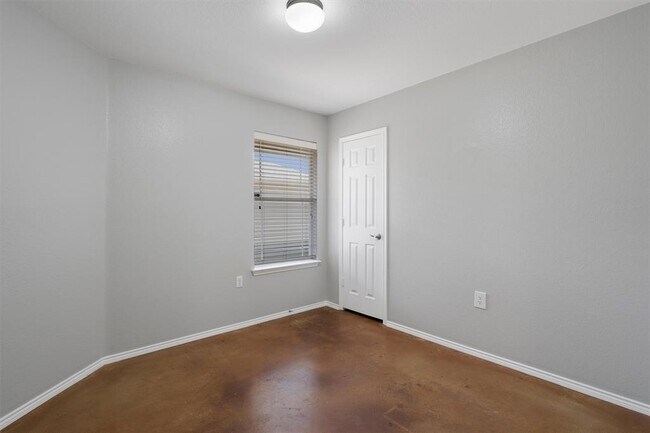 Building Photo - 9009 Southwick Dr