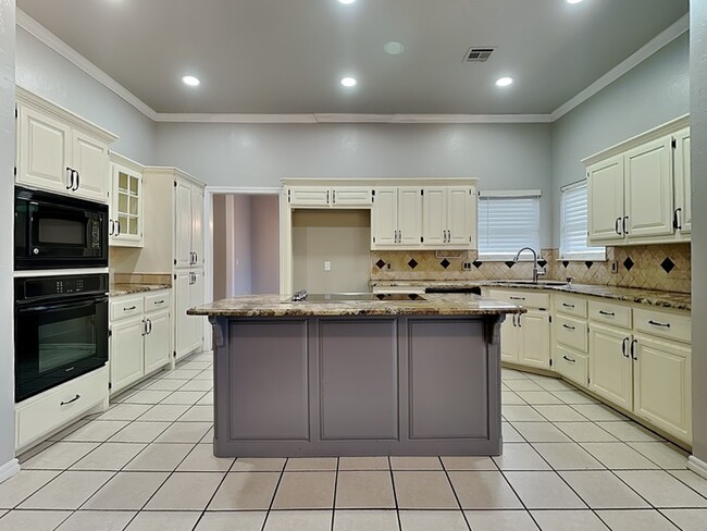 Building Photo - 17113 Bedford Dr