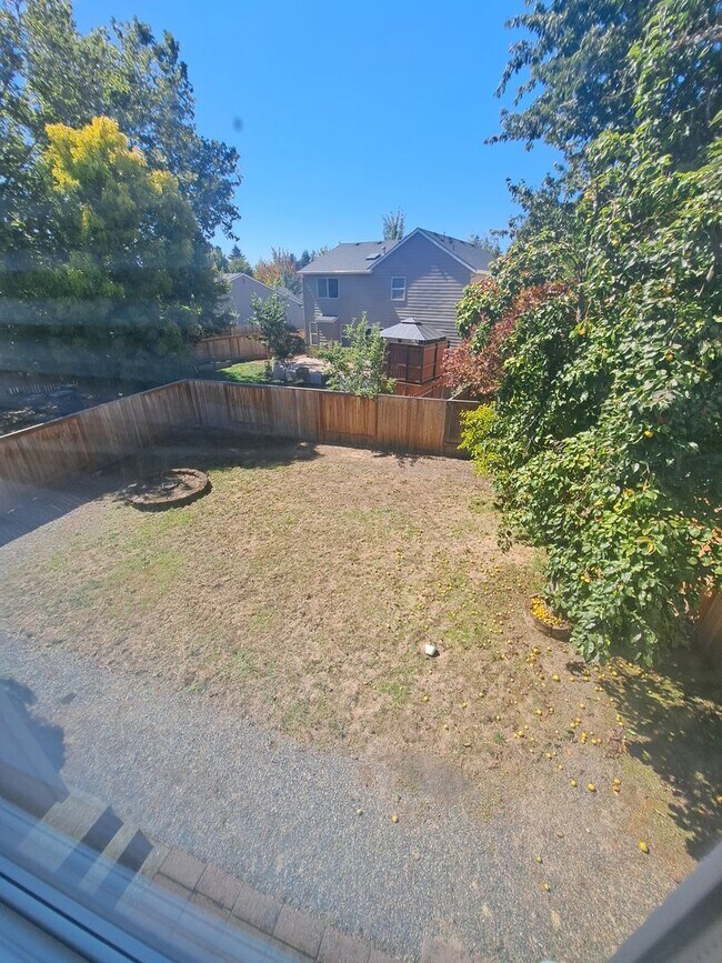 Building Photo - Beautiful Bright 3 bedroom - A/C  - Move i...
