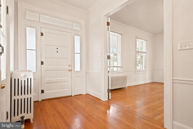 Building Photo - 209 N Washington St