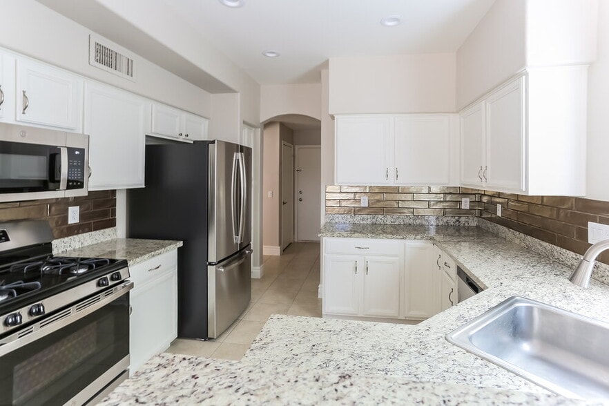 Building Photo - 3424 E Rockwood Dr
