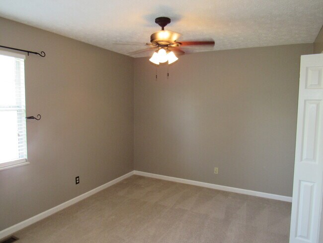 Building Photo - 3-Bedroom Cedar Bluff home available Now!!