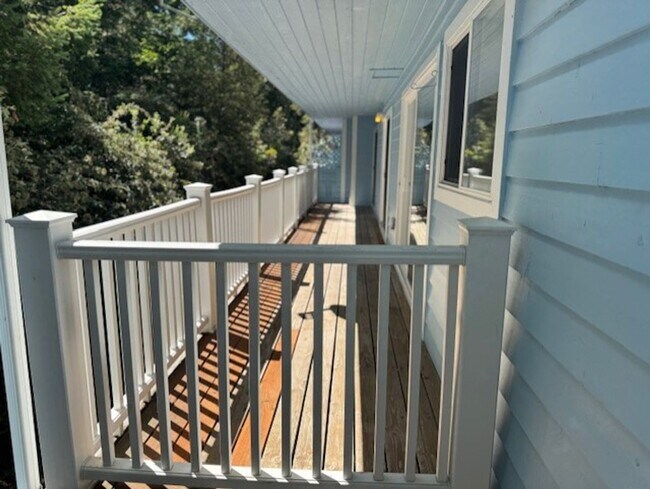 Building Photo - 1445 Seacrest Ln