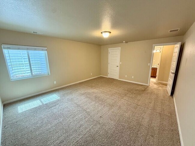 Building Photo - Beautifully Maintained 5 Bed, 3 Bath Home in Loveland!