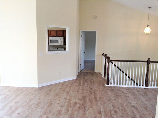 Building Photo - 6br House Near Campus FOR RENT