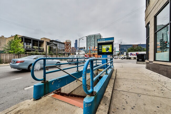 Building Photo - 520 N Halsted St
