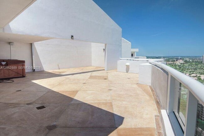 Building Photo - 19400 Turnberry Way
