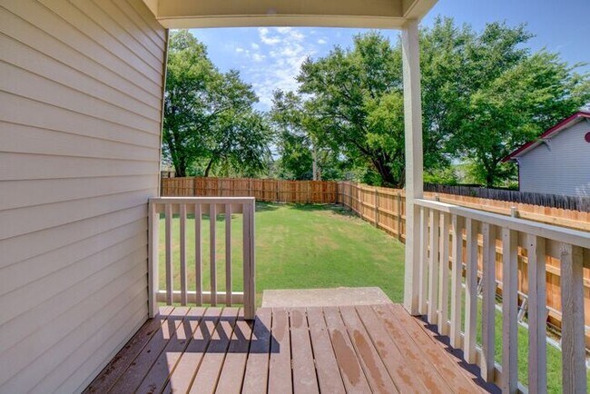 Building Photo - Historic District Gem | 2 Bed, 1 Bath | Ti...