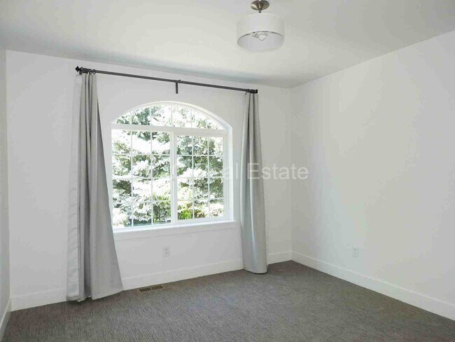 Building Photo - 6704 Ralston Rd