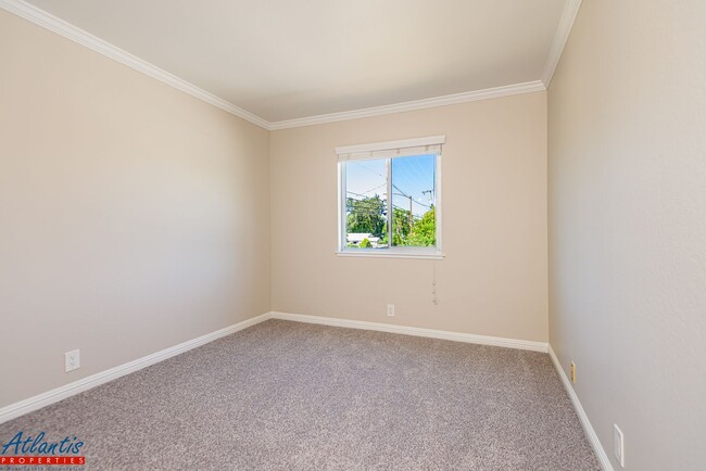 Building Photo - Beautiful Townhouse | Gated Community