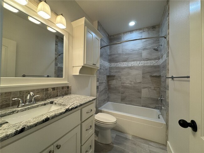 Building Photo - 21 S Prairie Dunes Dr