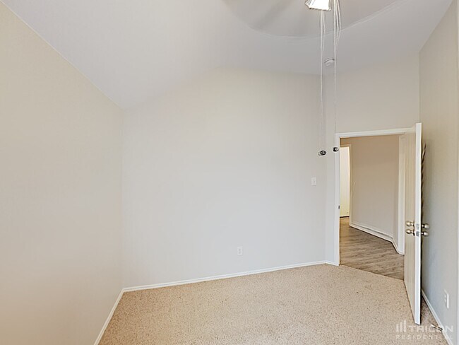 Building Photo - 1701 Bob Dr