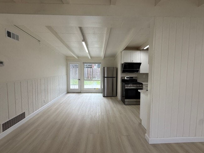 Building Photo - 2598 Dixon Dr