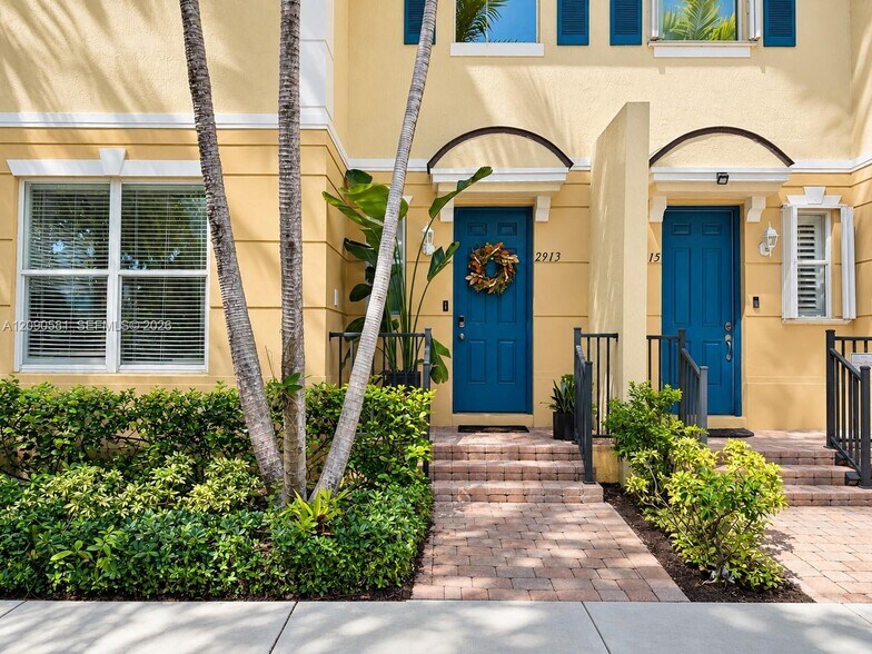 Building Photo - 2913 S Greenleaf Cir