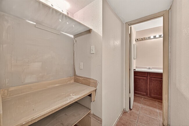 Building Photo - 8201 Richmond Ave.