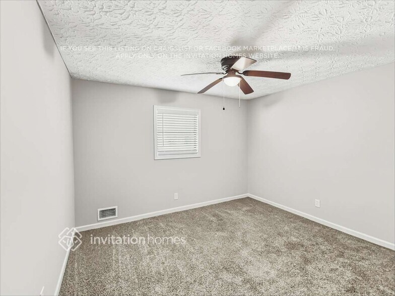 Building Photo - 1023 Lakewood Dr