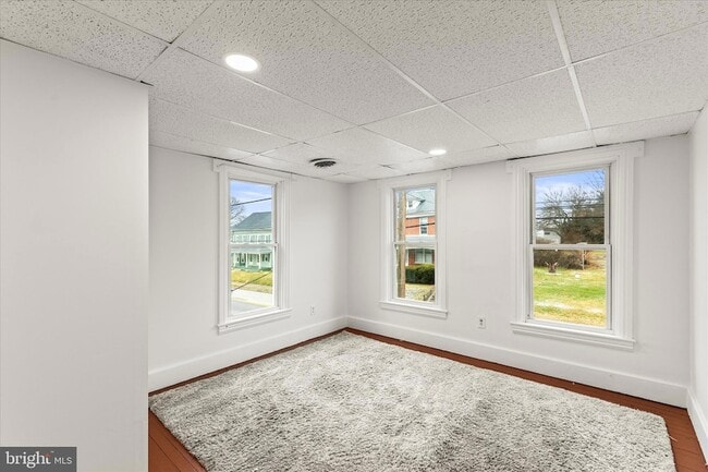 Building Photo - 6 N Main St