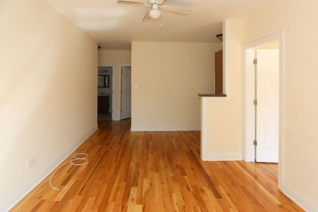 Building Photo - 633 W Cornelia Ave