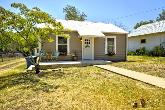 Primary Photo - 309 Lowry St
